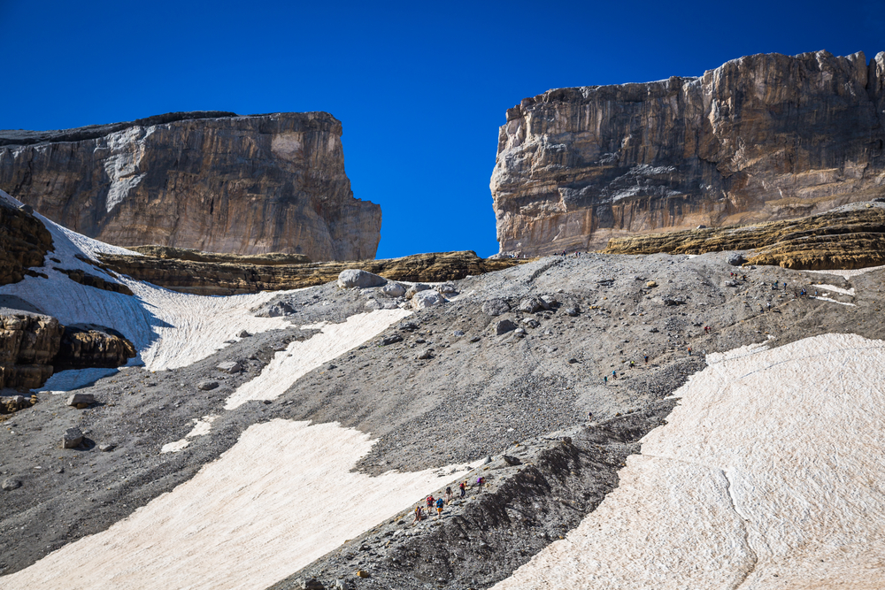 Brèche de Roland Pyreneeën shutterstock 538468912, bezienswaardigheden in de Franse Pyreneeën
