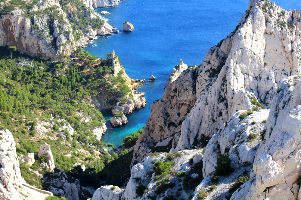 Calanque de Sugiton gezien vanaf een hoge rots