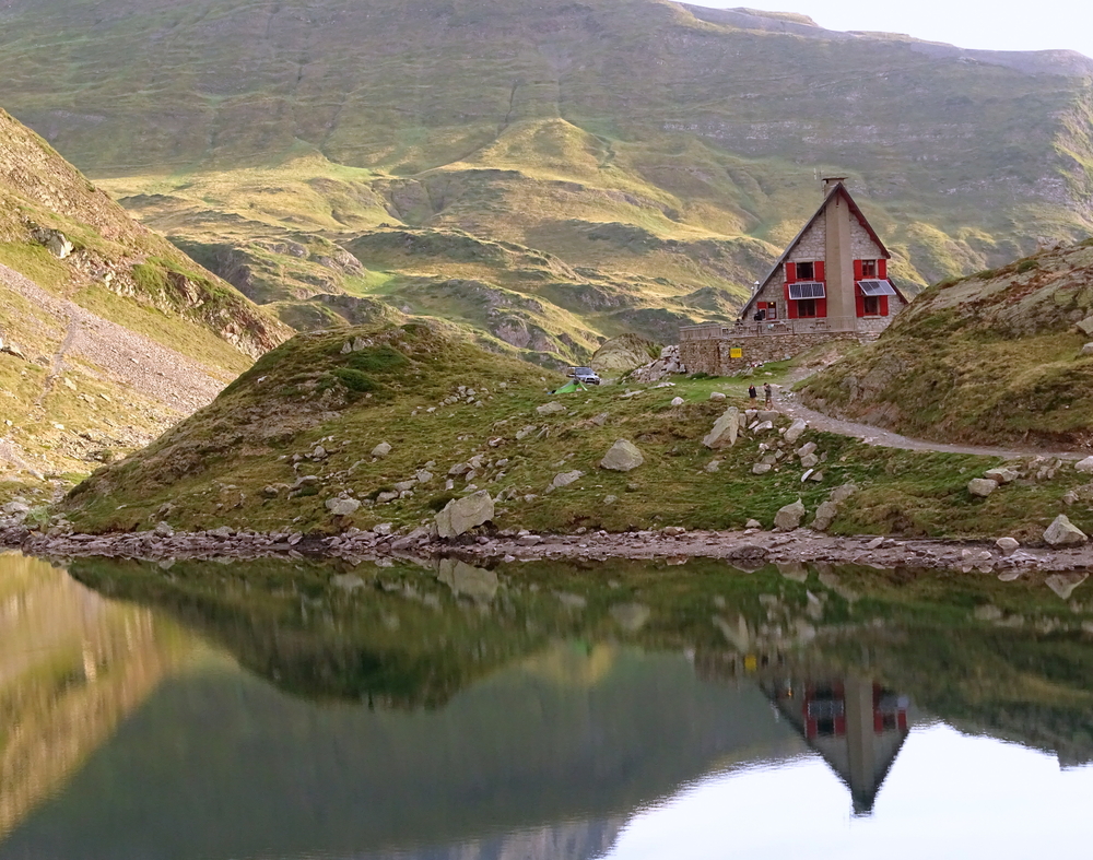 Lac Bleu dIlheou meren Pyreneeen shutterstock 677788501, meren