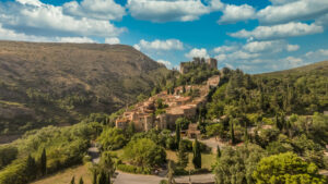 Castelnou pyreneeen dorpjes shutterstock 1686820591, zin in frankrijk