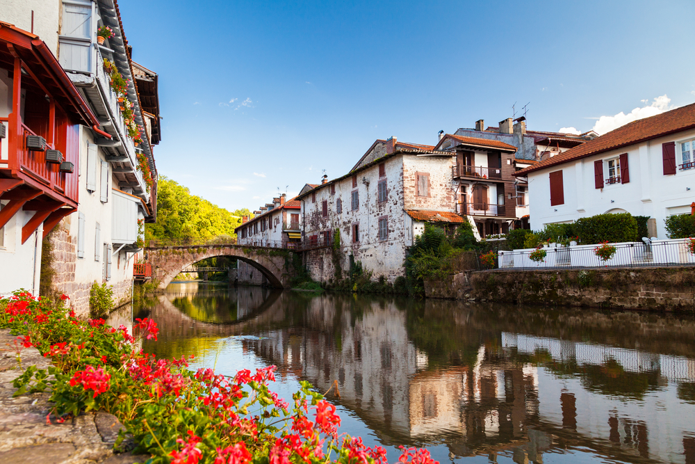 Saint Jean Pied de Port pyreneeen dorpjes shutterstock 131262980, dorpjes en stadjes