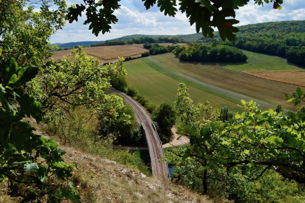 Uitzicht op spoor saint more pvf 1, wandelen yonne
