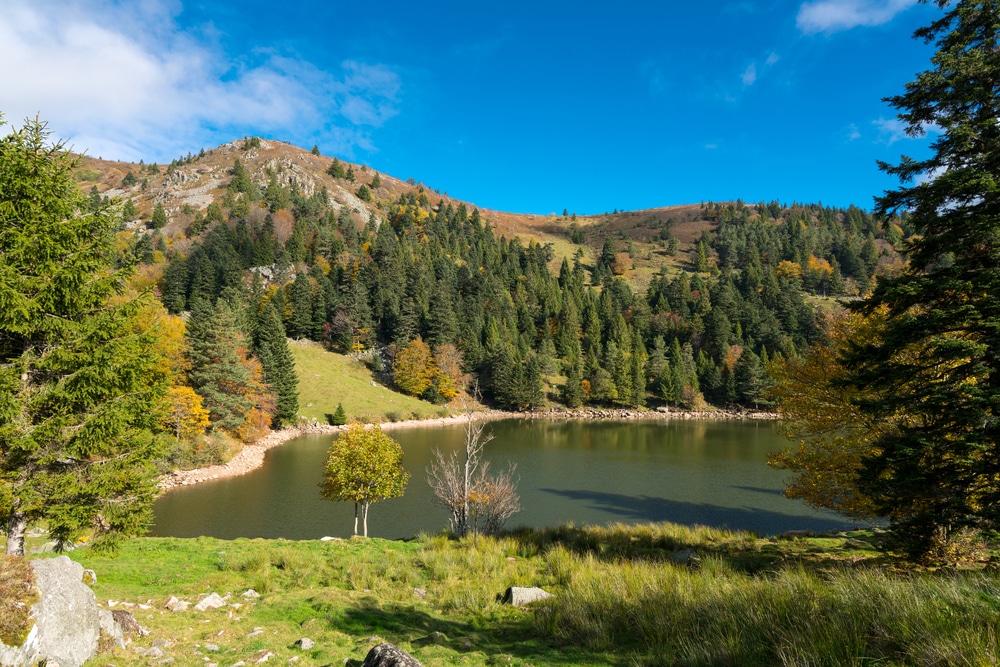 Lac du Forlet Lac des Truites shutterstock 760318111, dorpjes in de Languedoc Roussillon